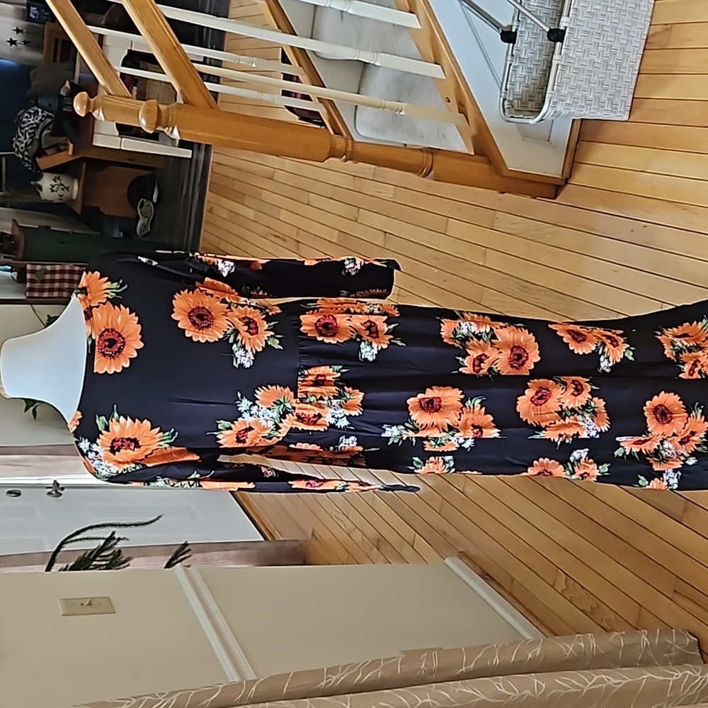 ๐ต FLORAL DRESS - Picture 5 of 8